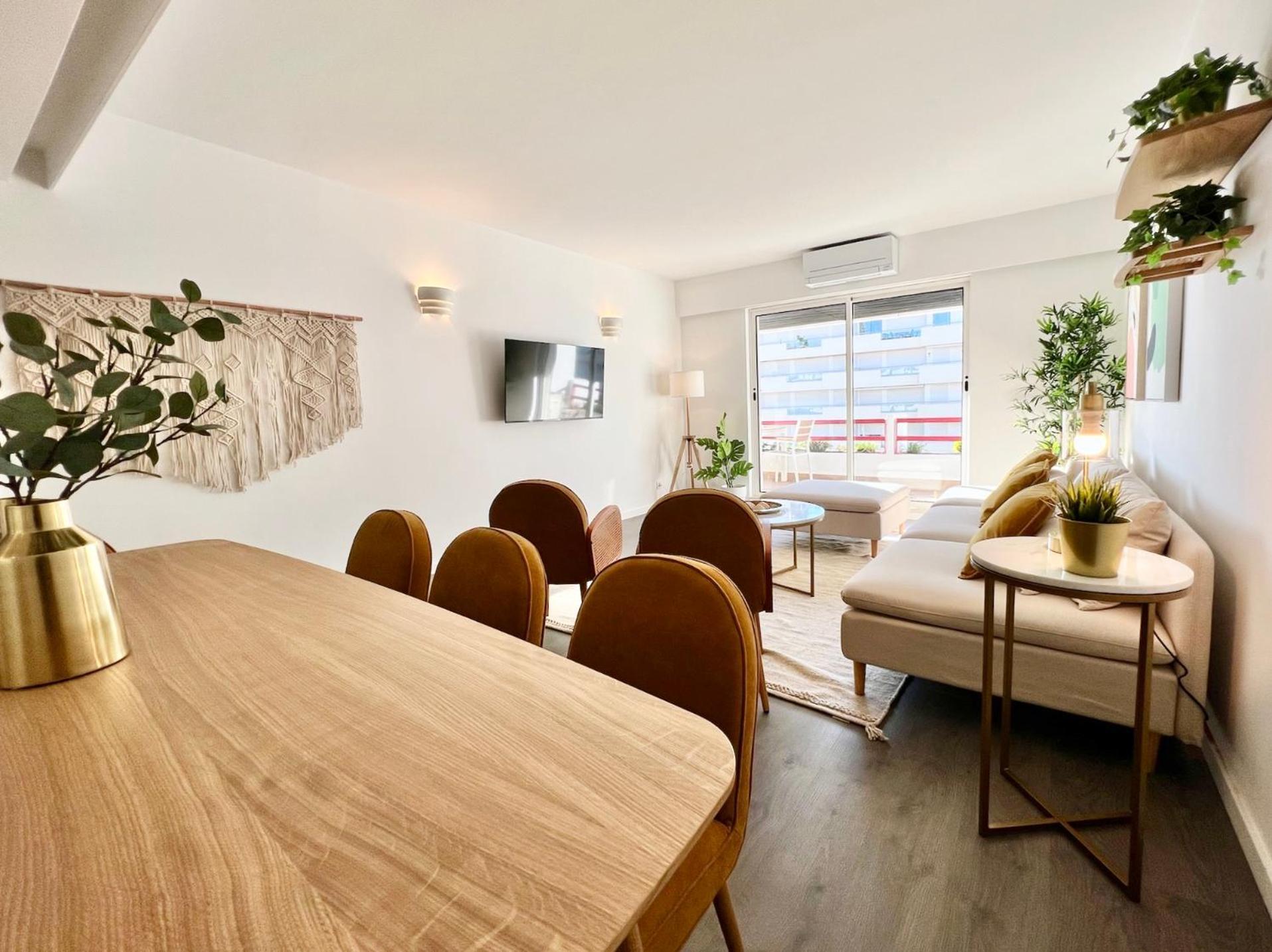 Out 20 Levante Apartment